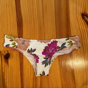 NWOT Billabong Cheeky Bikini Bottoms
